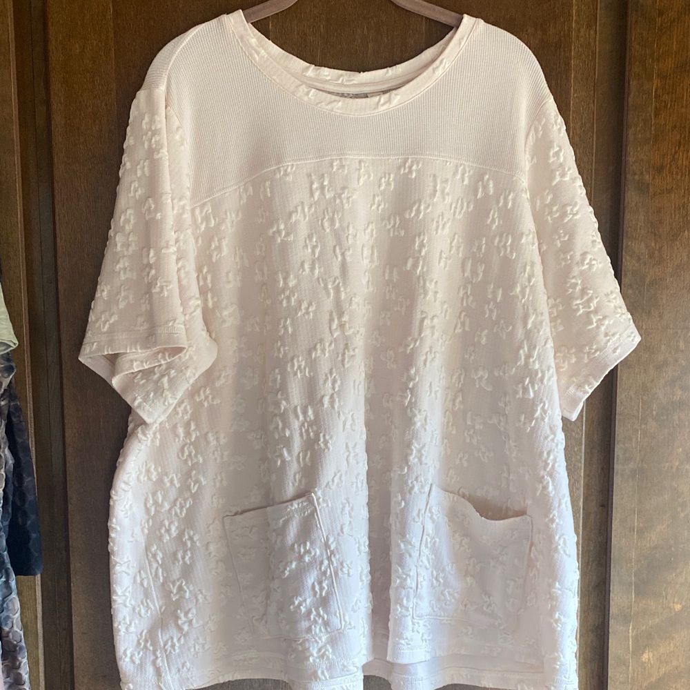 LOGO by Lori Goldstein Textured Cream Short Sleeve Top